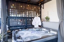 Blooming Bungalow | Hot Tub, EV Charger, E. Nash