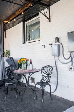Blooming Bungalow | Hot Tub, EV Charger, E. Nash
