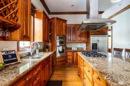 Wisteria 12South | Historic Charmer, Sleeps 10