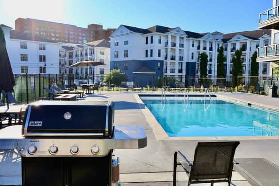 Honky Tonk Party Pad – Johnny | 2BR Pool, Midtown