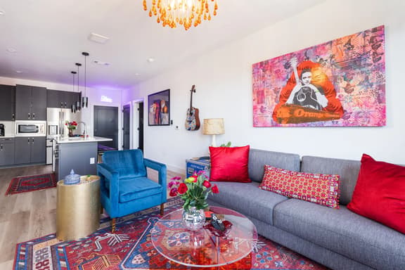Honky Tonk Party Pad – Johnny | 2BR Pool, Midtown