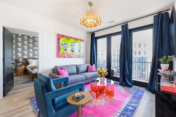 Honky Tonk Party Pad – Dolly | Luxury 2BR, Midtown